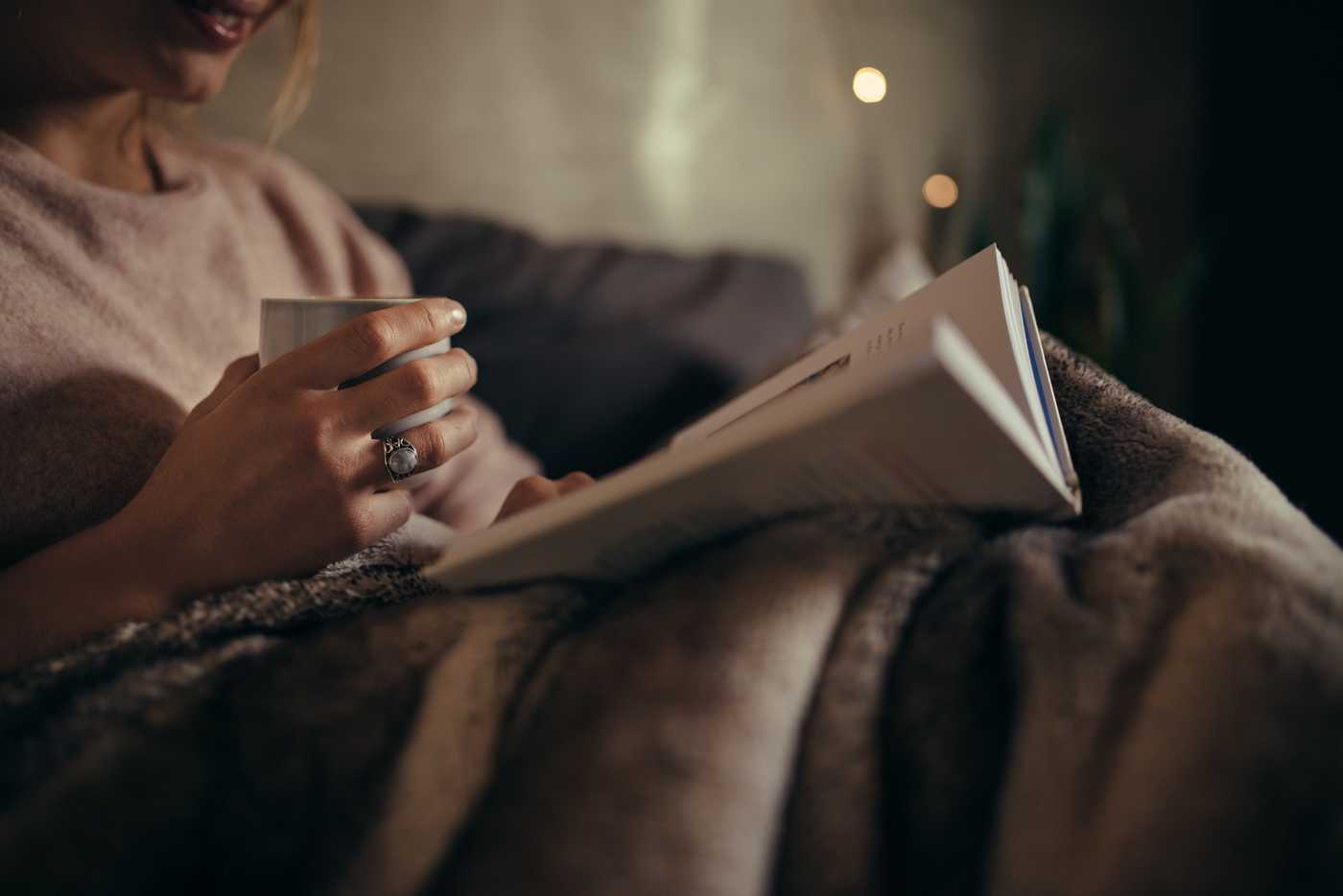 women reads book